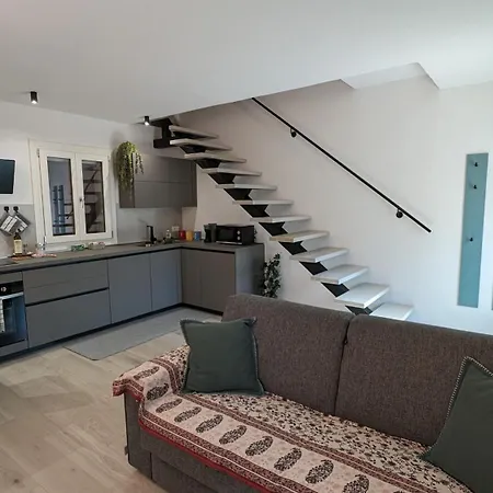 Casa Rosabianca بيت للعطل